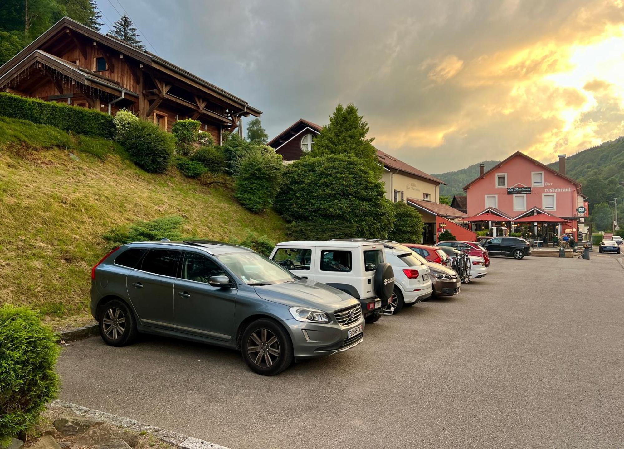 Logis Hotel, Chalets Et Restaurant Les Chatelmines La Bresse Exterior foto